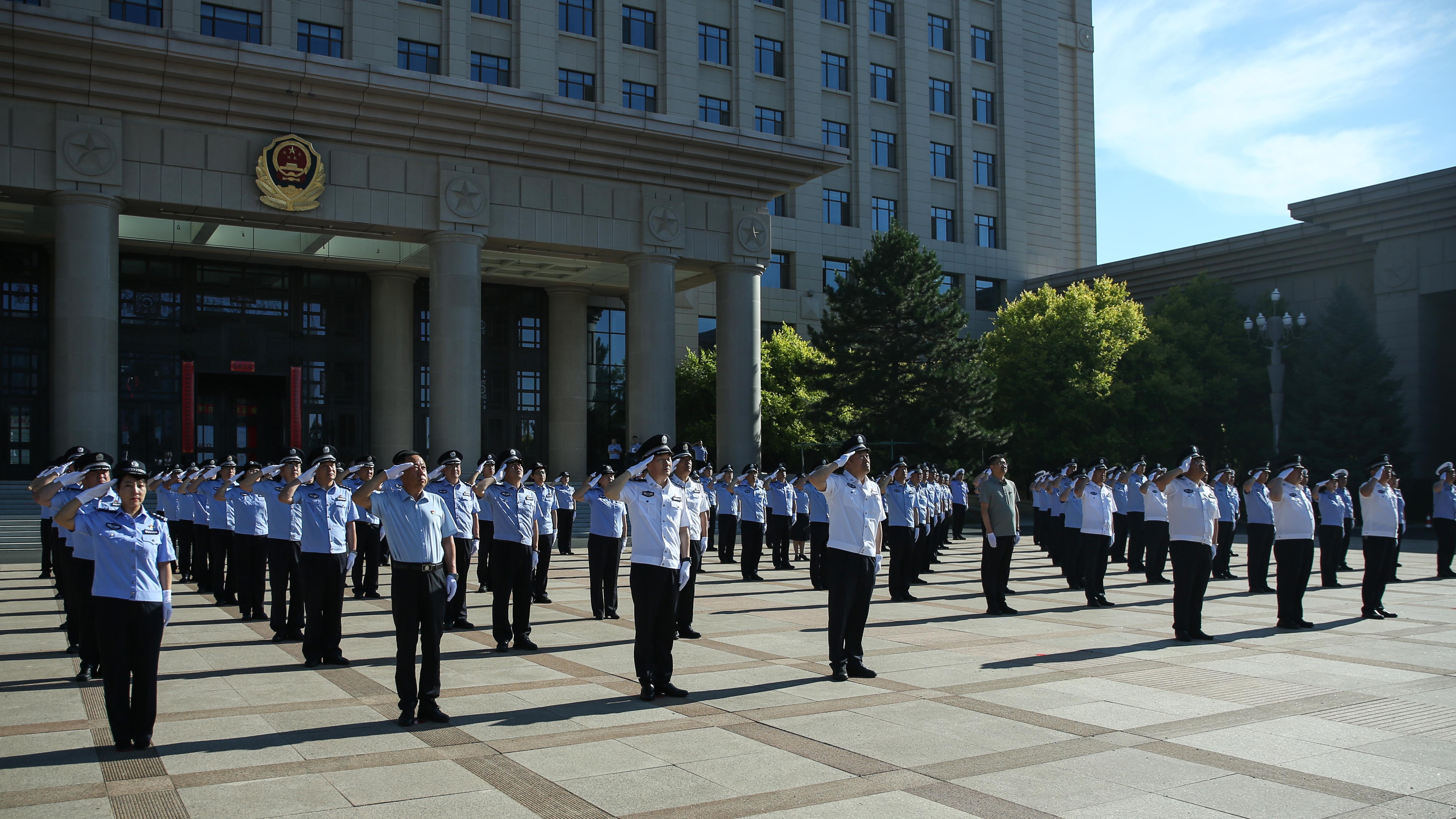 乌兰察布市公安局举行庆祝建党105周年升旗仪式