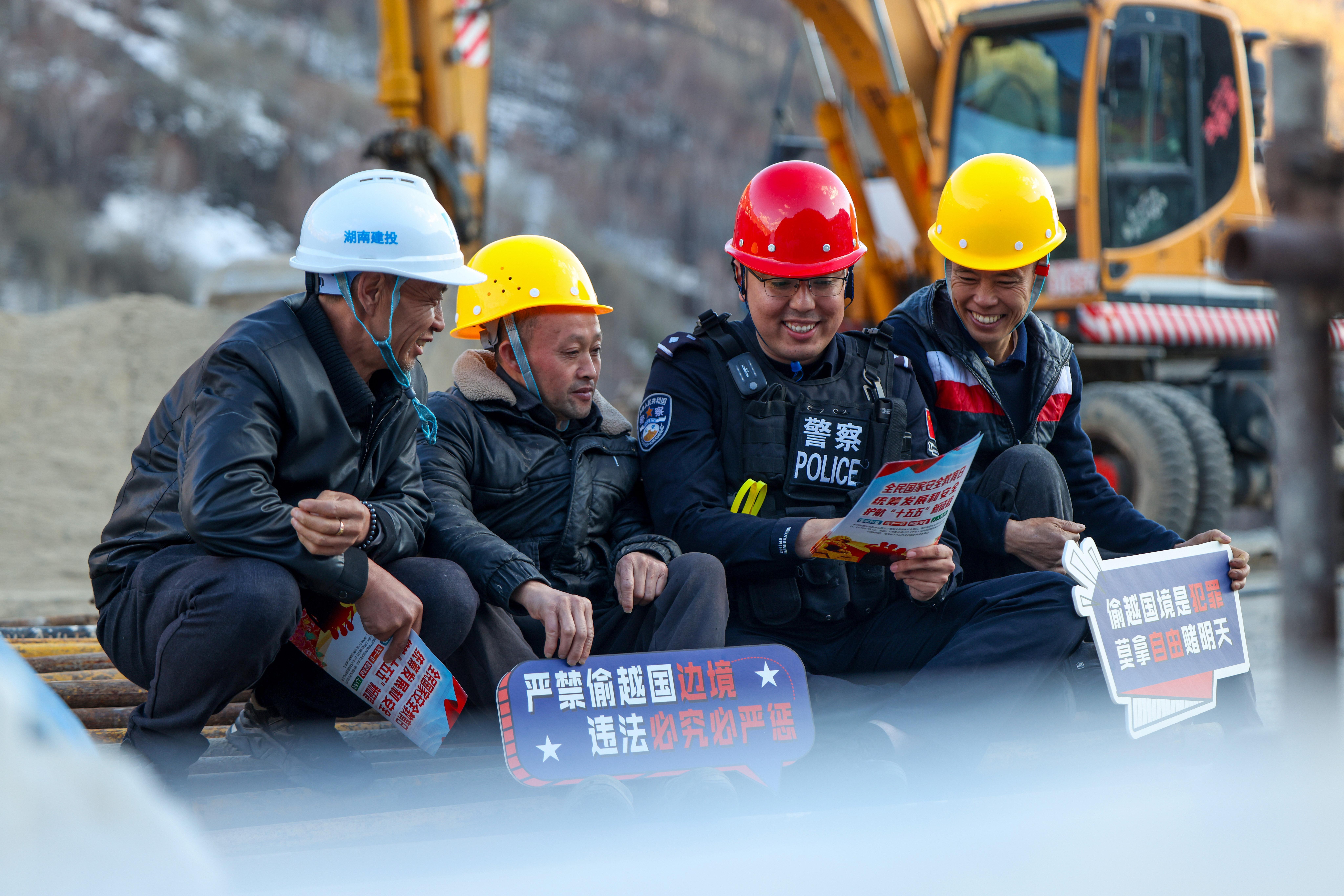 新疆拉斯特边境派出所：全力护航游客旅途的“诗与远方”
