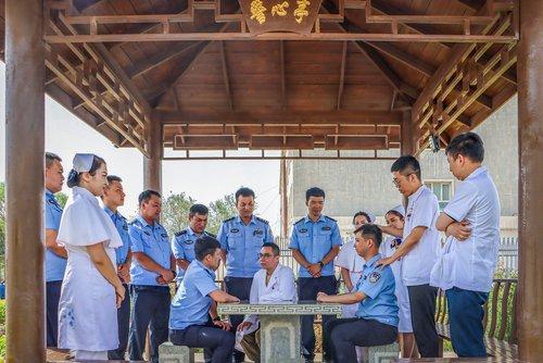健康义诊进警营 爱警暖警有“医”靠