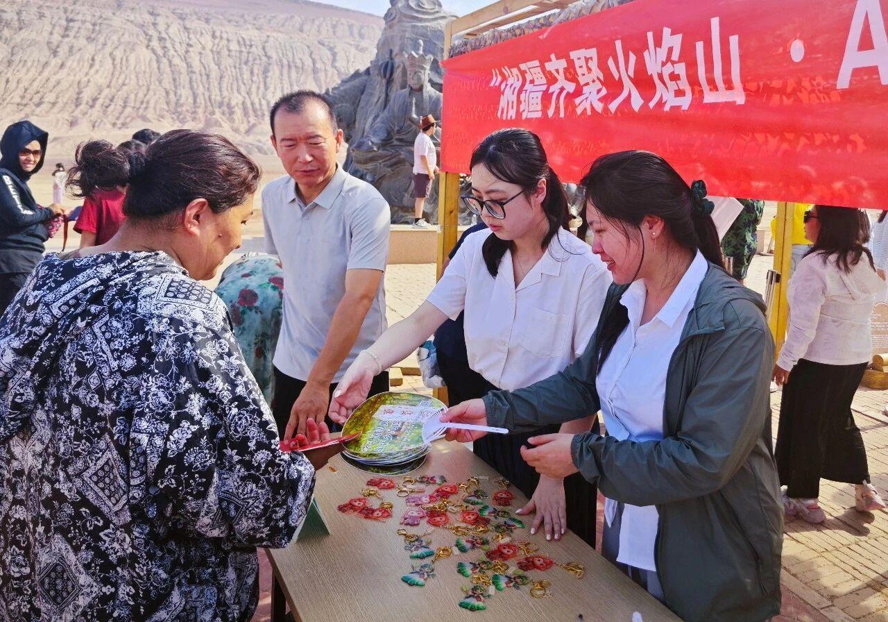 “湘见火焰山·法治西游行”——湘疆携手开启吐鲁番别样普法盛宴