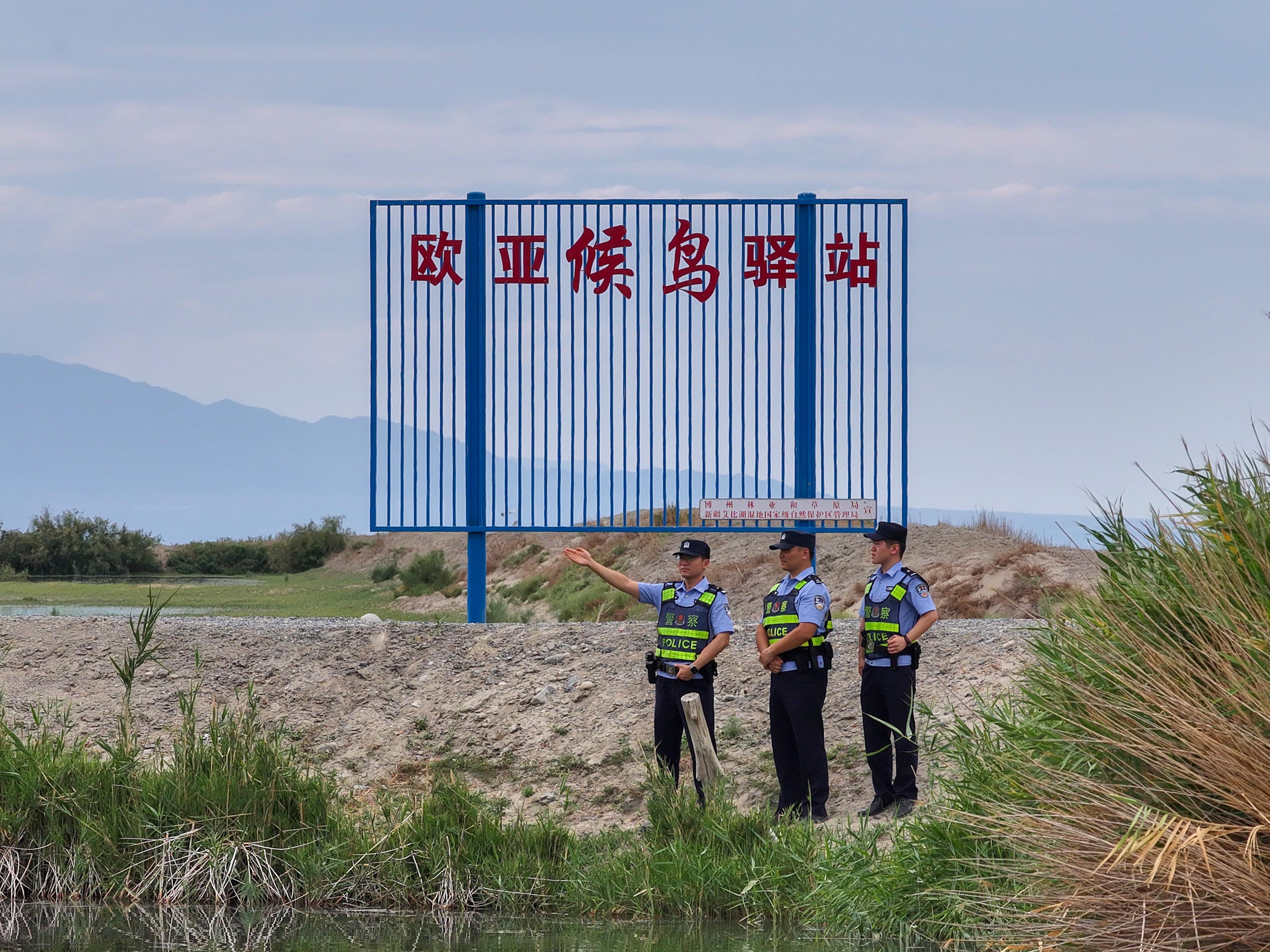 联巡守护艾比湖生态安全屏障