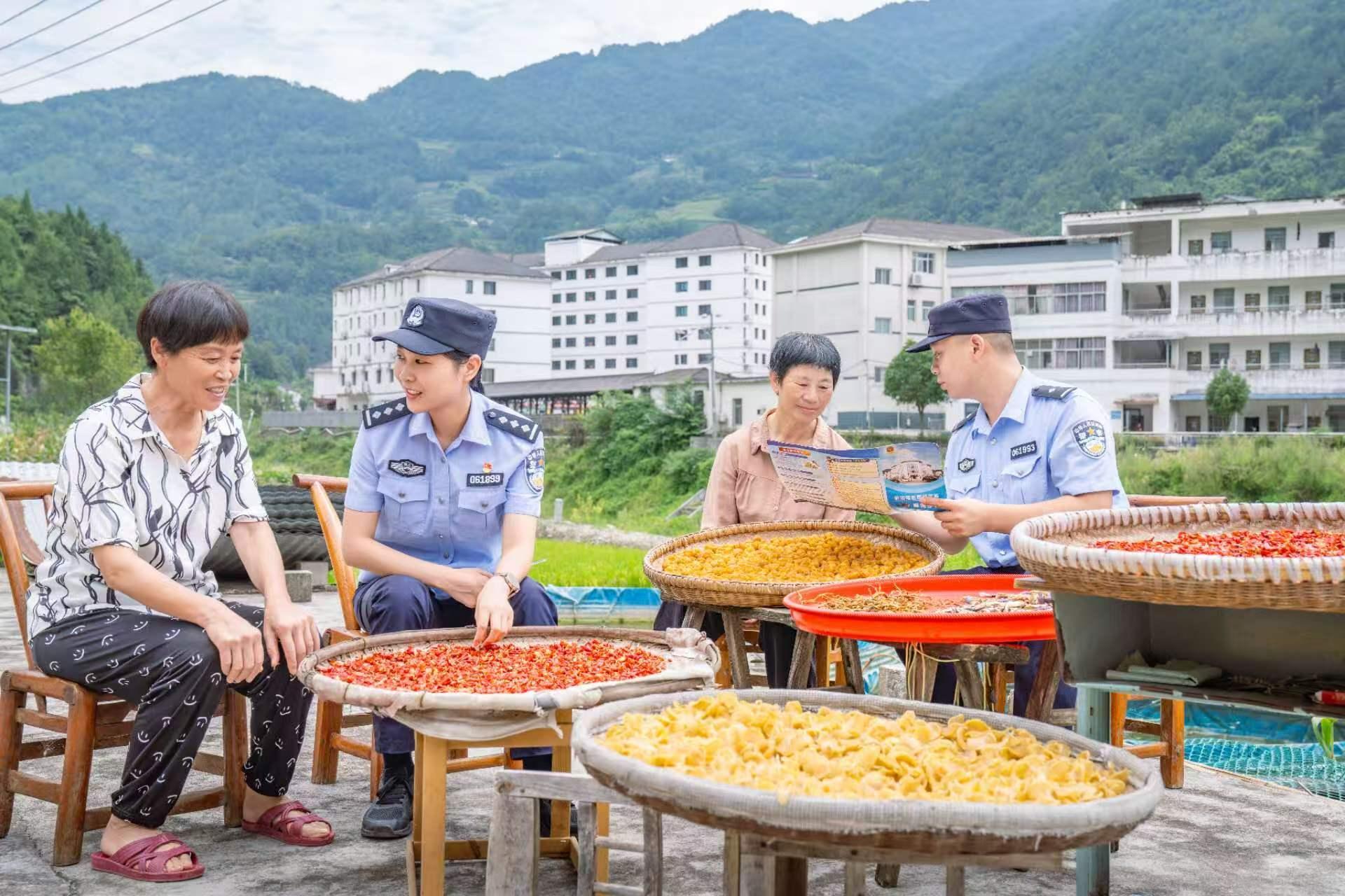 ​入户走访话反诈
