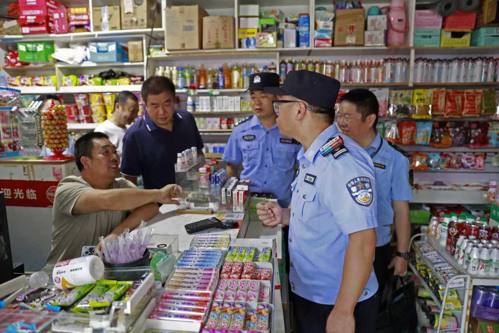 重庆江津公安筑牢校园安全“防护墙”