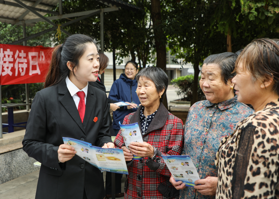 江西横峰：反诈宣传进小区