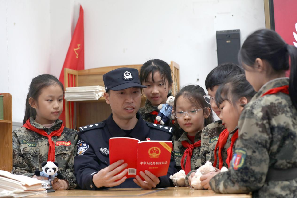 宁波：宪法宣传进课堂法治观念入童心