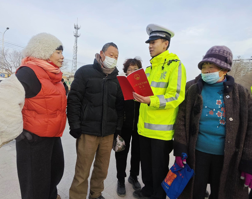 新疆库尔勒：“宪”在行动 “法”入民心