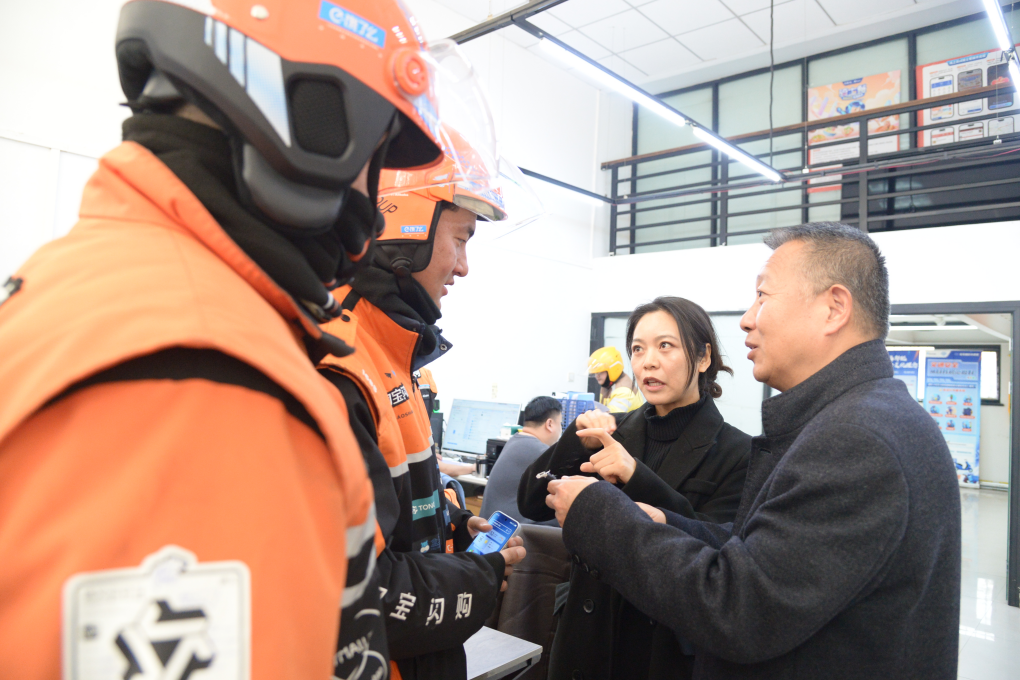 北京听障外卖员收到春节智能“暖心礼”