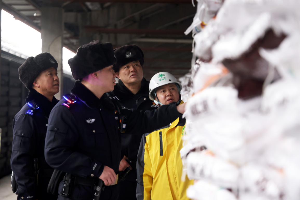 乌鲁木齐铁路公安全力保障春耕物资运输安全