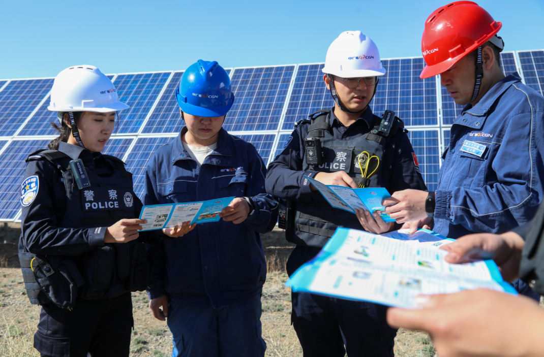 新疆阿勒泰：护航绿色能源 守好边境平安