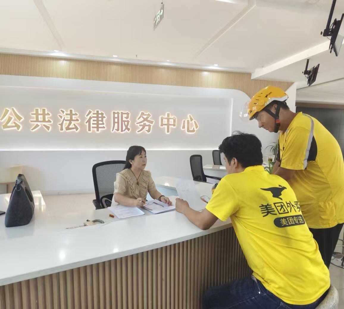 新疆乌苏：综治中心暖心调解为两名聋哑骑手追回欠款
