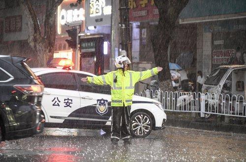 闻“雨”而动护平安