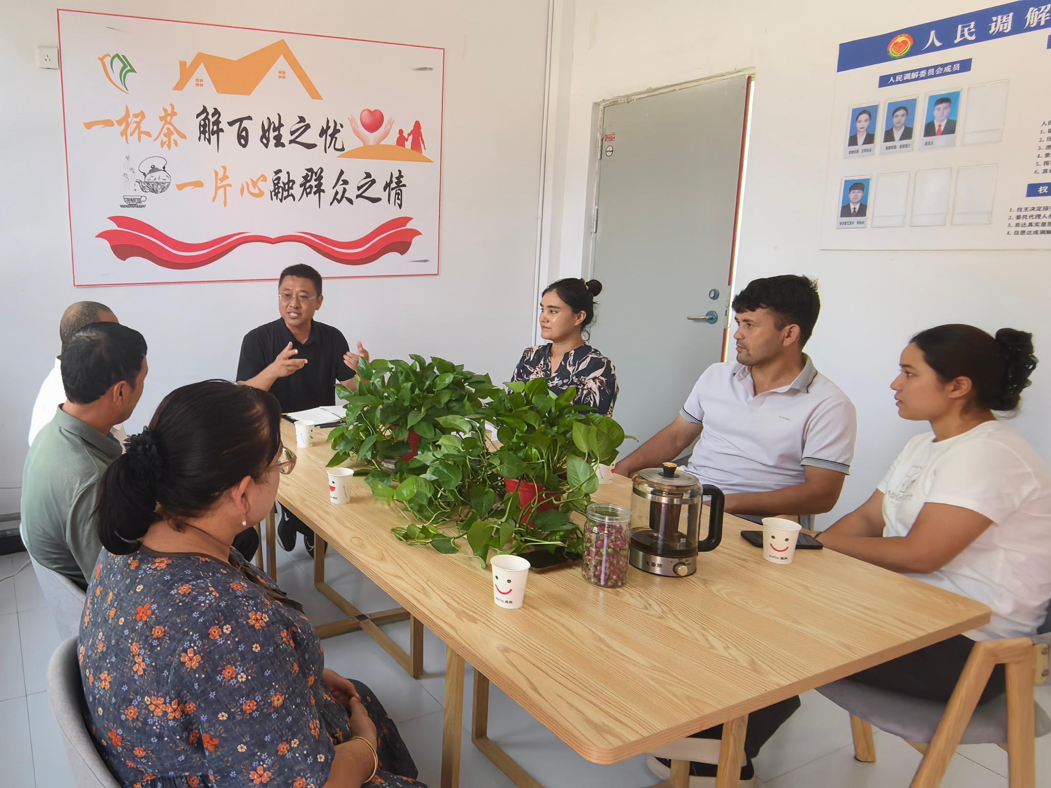 新疆墨玉：一杯“解忧茶” 理顺“疙瘩事”