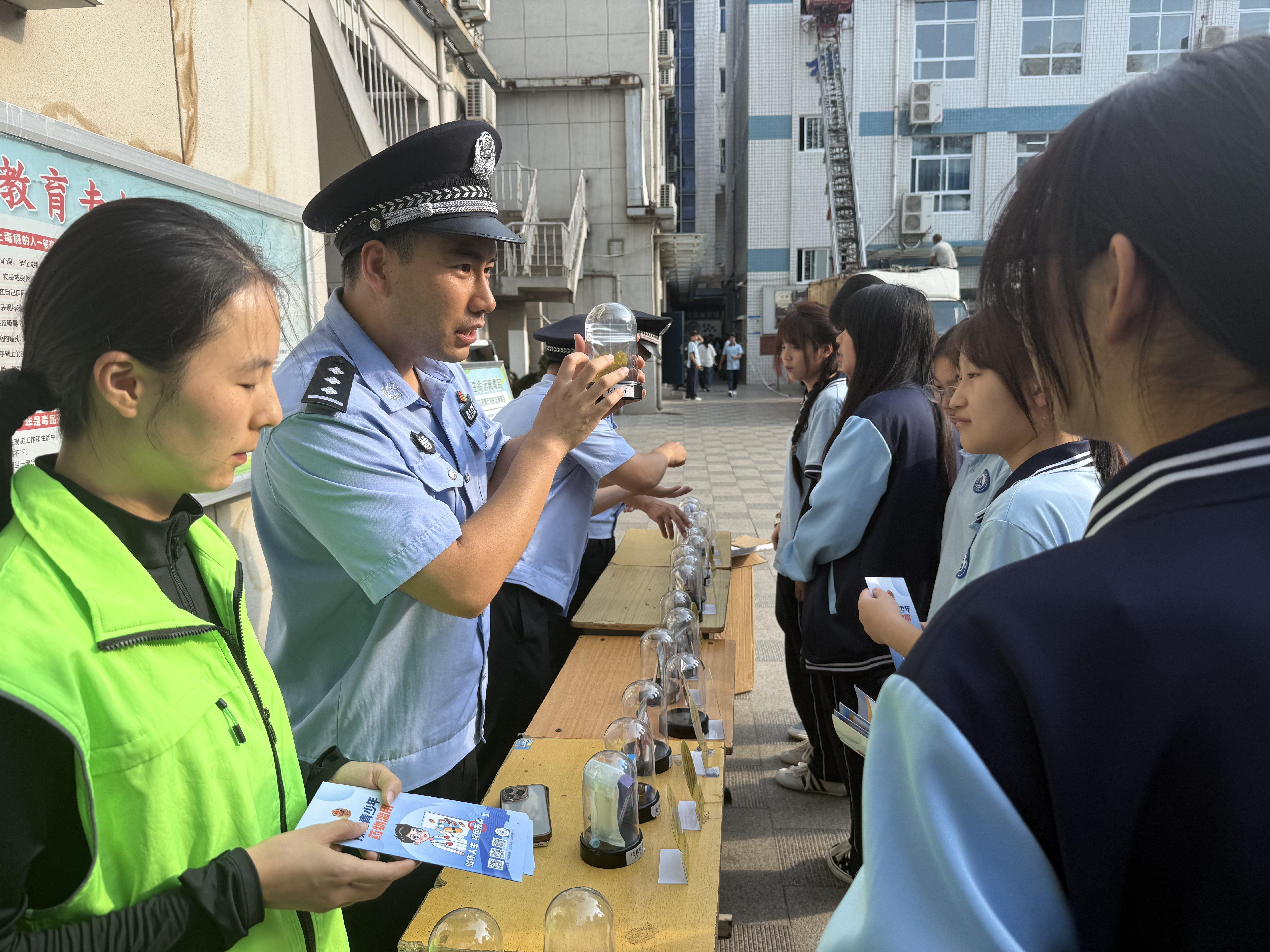 郑州中原“开学第一课”向毒品说不