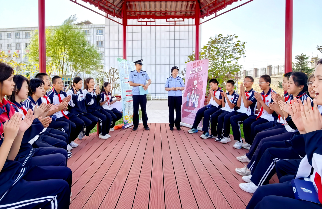 霍尔果斯公安：网络安全进校园 护航青春不“踩坑”
