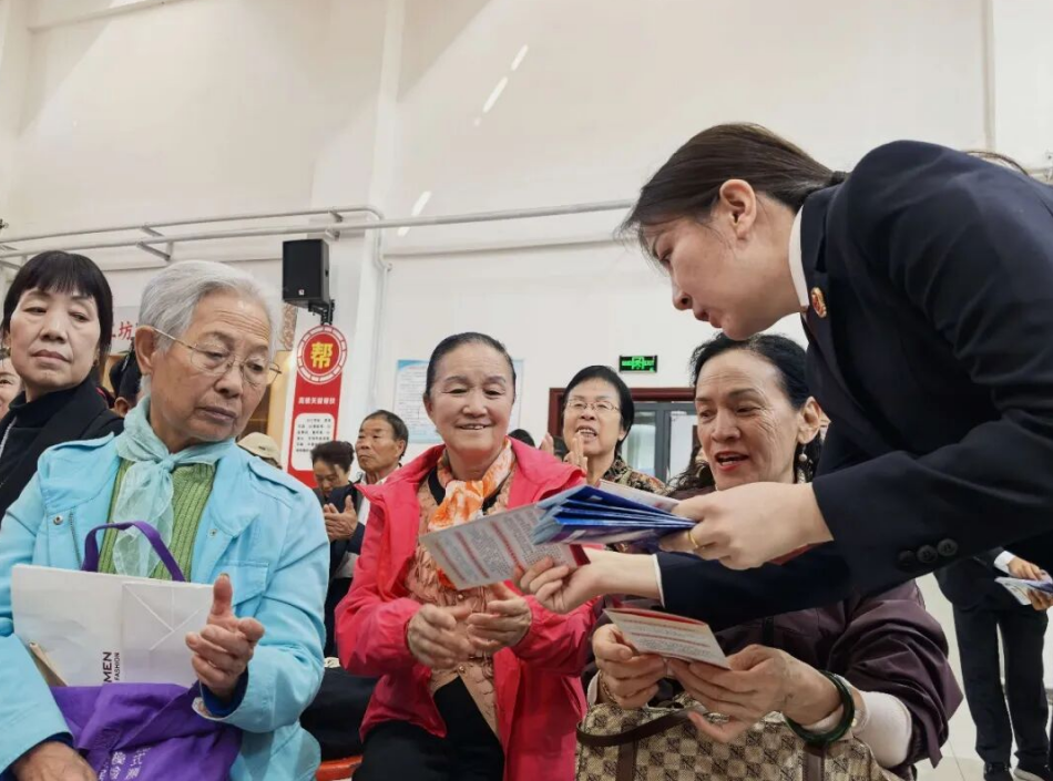 新疆兵团乌鲁木齐垦区检察院：反诈普法宣传到基层“检察蓝”守护“夕阳红”