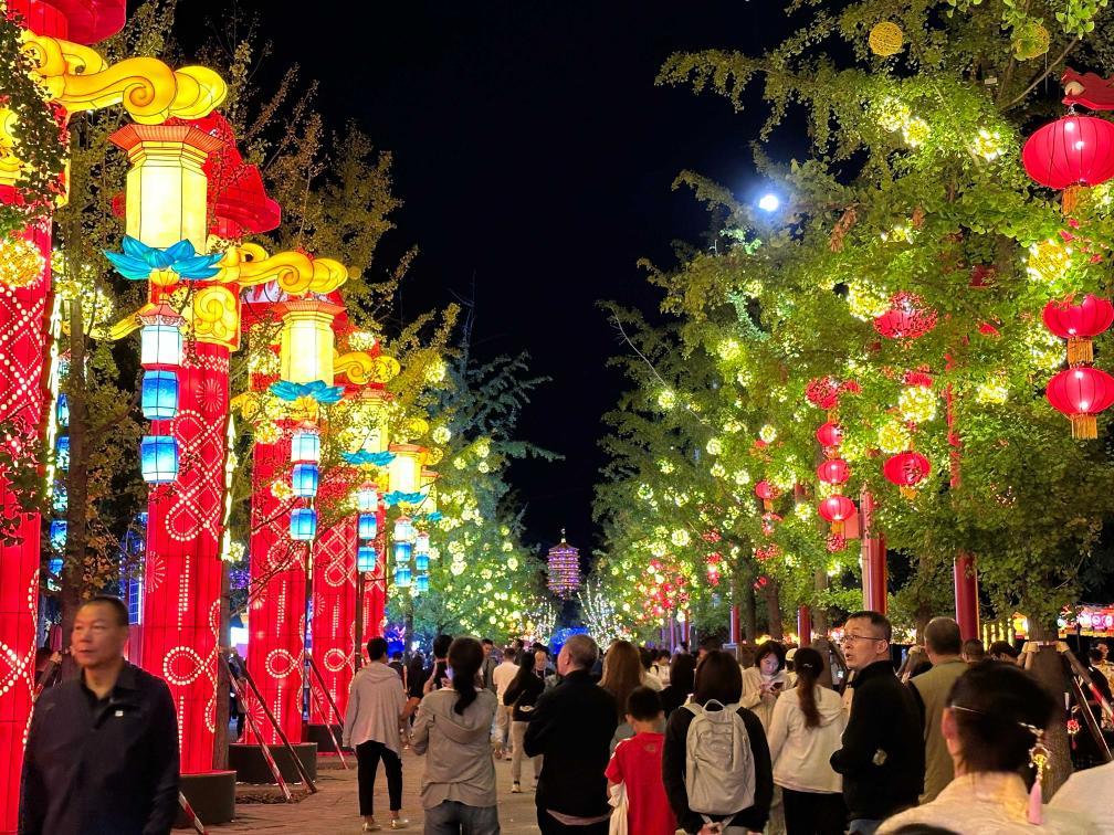 新华全媒+丨潮体验、微度假、热IP——中秋节假期各地消费市场扫描