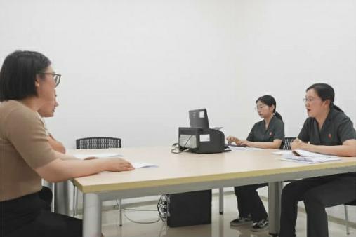 在企业困难和劳动者不易之间找到平衡点