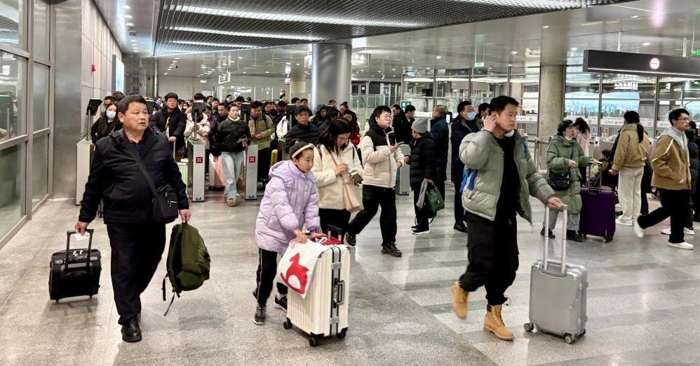 新春走基层丨春运新站新线路 春风得意启新程