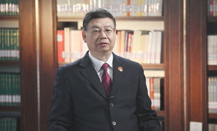以钉钉子的精神抓实“一本账”落实