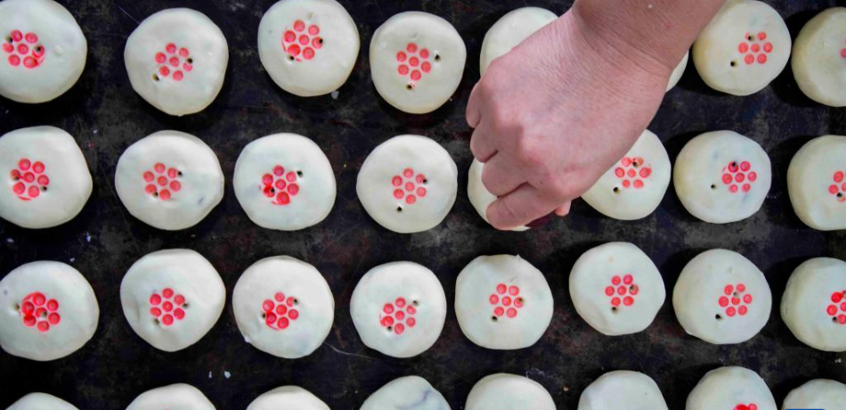 赶制月饼迎中秋