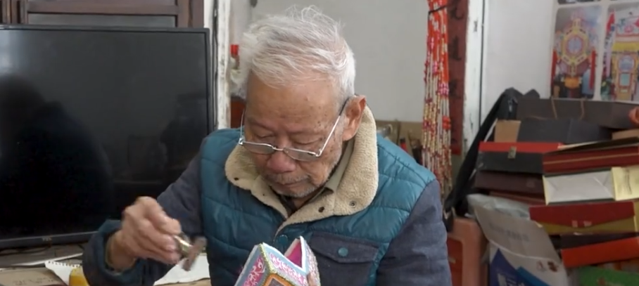 国家级非遗泉州花灯传承人七十余载花灯路