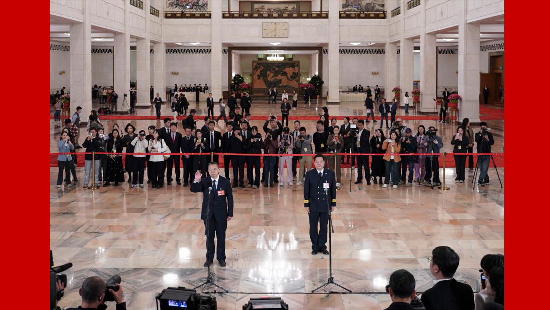 十四届全国人大四次会议第二场“代表通道”集中采访活动举行