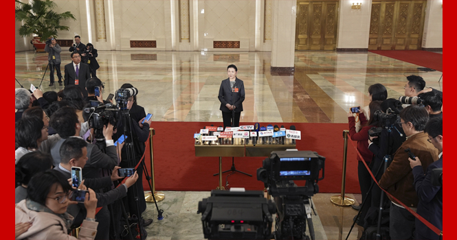 第三场“部长通道”集中采访活动举行