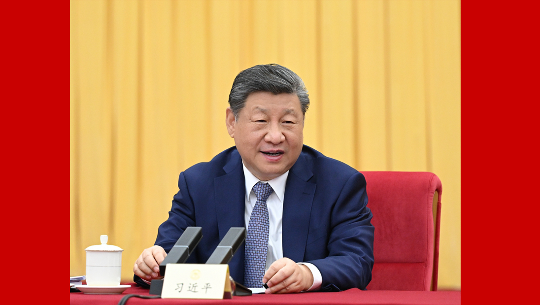 习近平看望全国政协委员