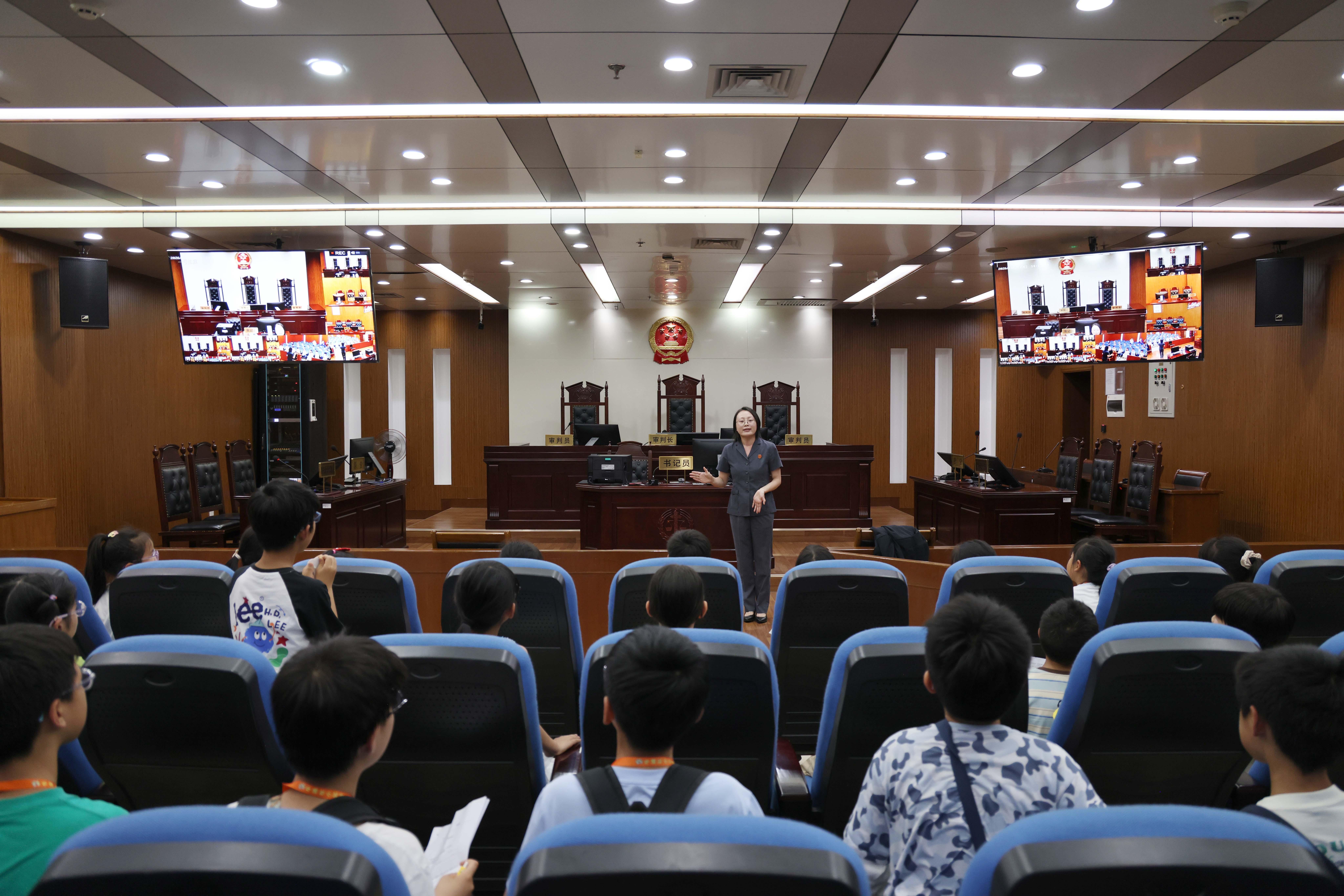 杭州市拱墅区人民法院举办小学生模拟法庭活动