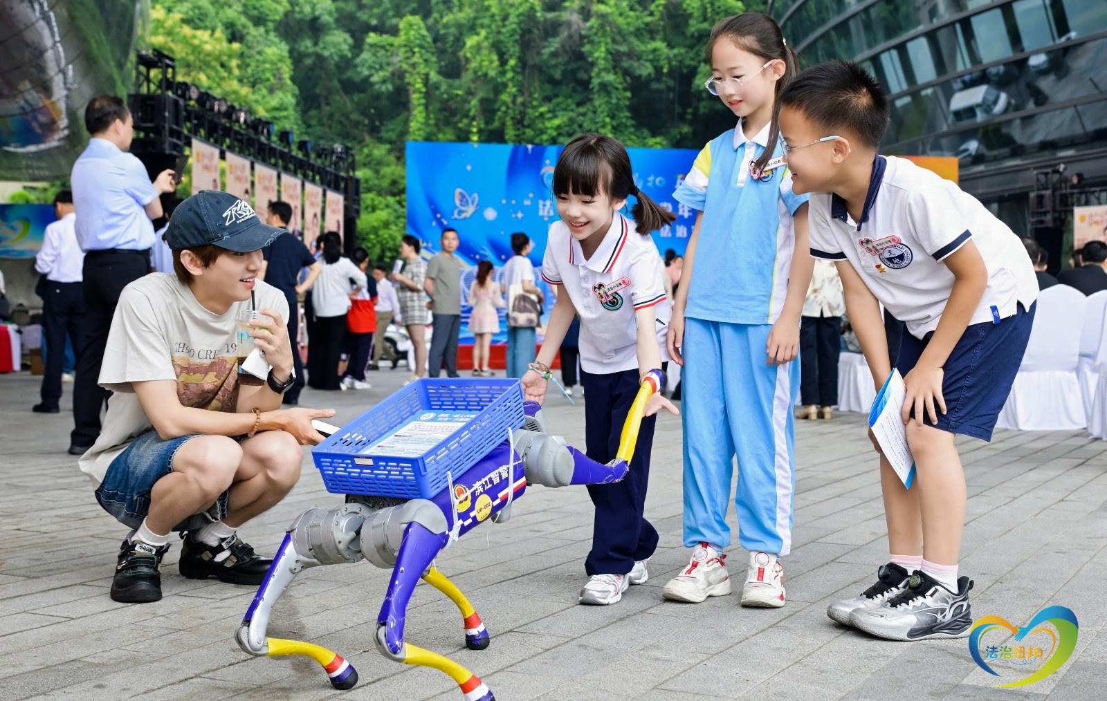 “法治纽扣”青少年普法全国首站活动在杭州启幕