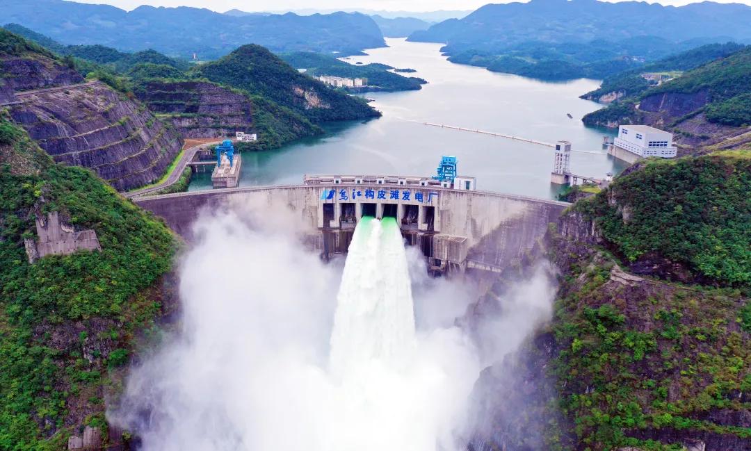 图2 贵州乌江构皮滩水电站是当时世界喀斯特地区已建成的第一高拱坝,荣获中国土木工程詹天佑奖.jpg 图2 贵州乌江构皮滩水电站是当时世界喀斯特地区已建成的第一高拱坝,荣获中国土木工程詹天佑奖.jpg