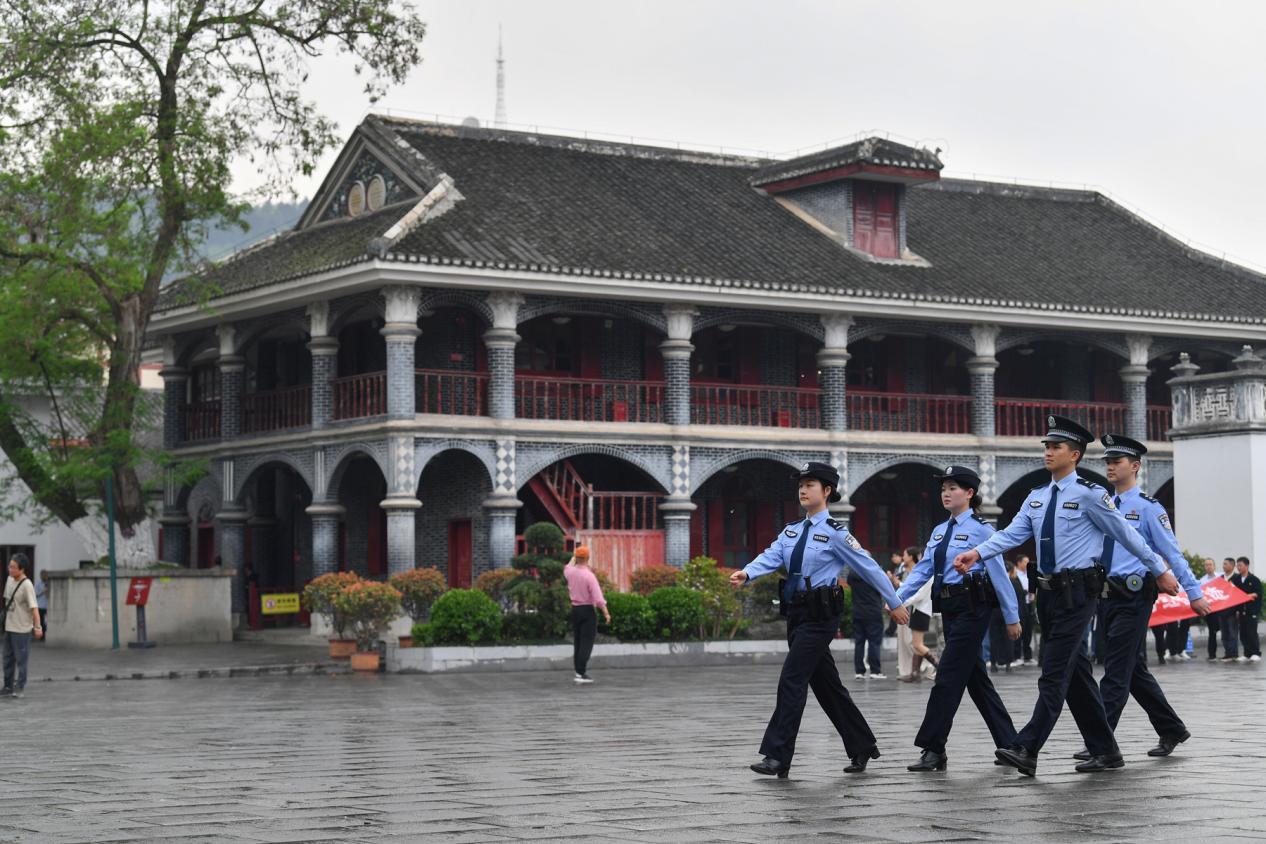 图1 民警巡逻现场.jpg 图1 民警巡逻现场.jpg
