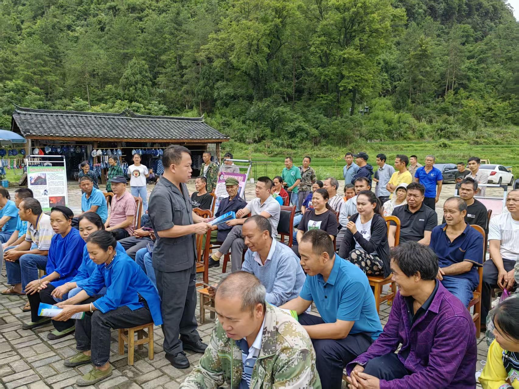 图5普法现场.jpg 图5普法现场.jpg