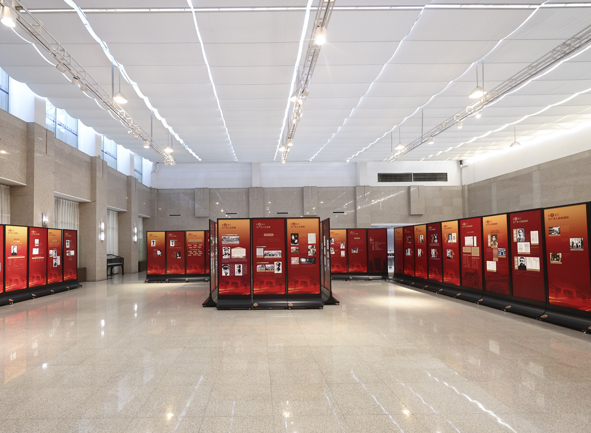 中国共产党人与黄埔军校图片展巡展走进上海大学