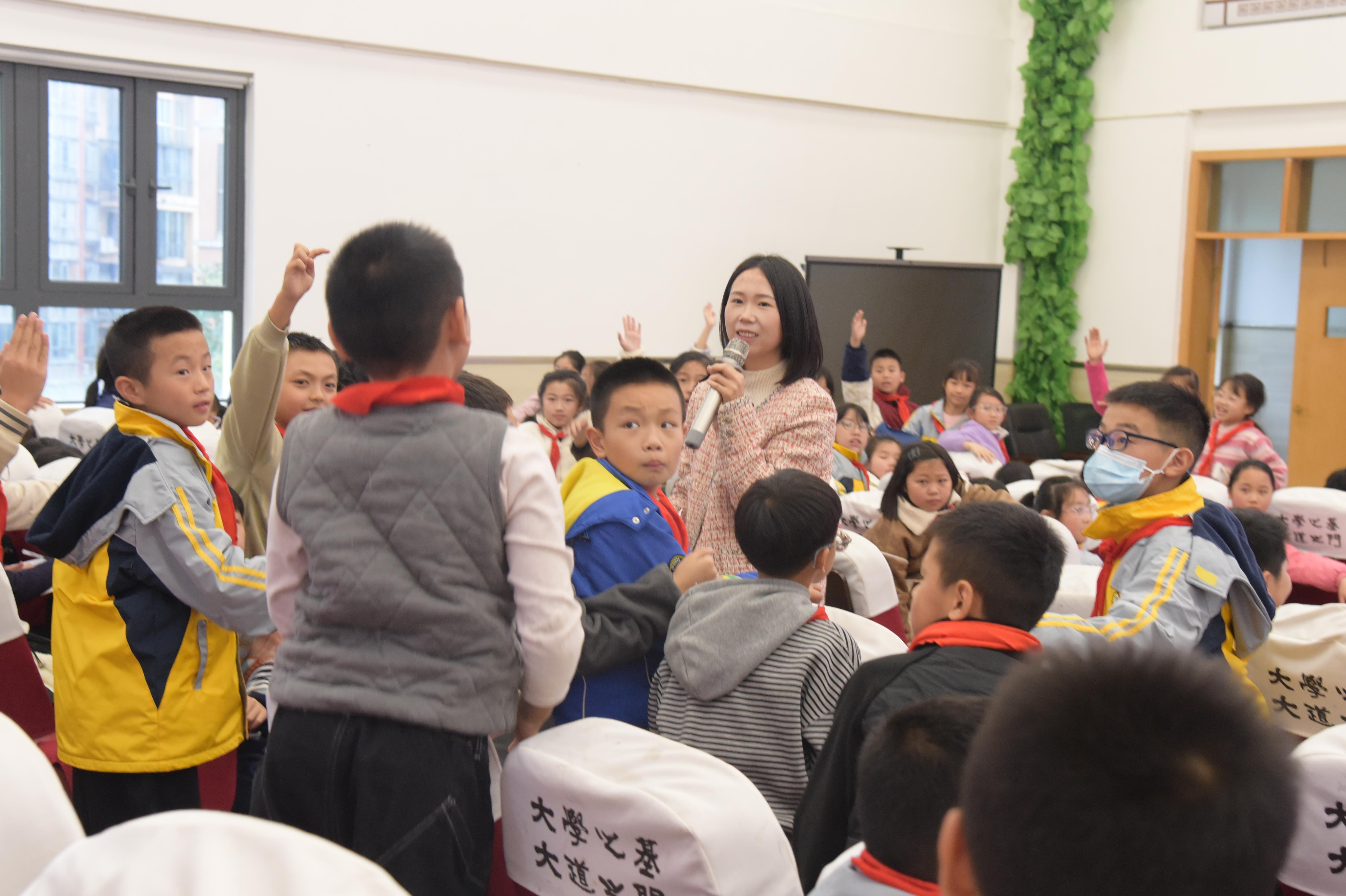 图2云岩区普法进校园活动现场.jpg 图2云岩区普法进校园活动现场.jpg