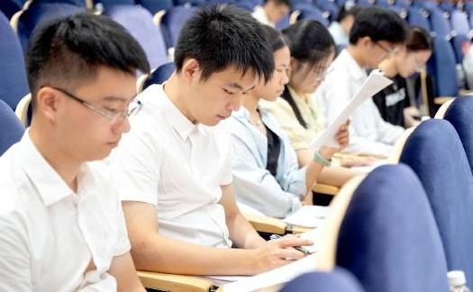 ​法治理念融入监督联络服务各项履职工作