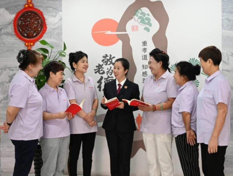 检察干警讲解养老照护中的法律责任边界