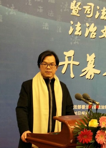 何爱民,北京墨丹书画院创办人,关少鸿美术馆艺术顾问.